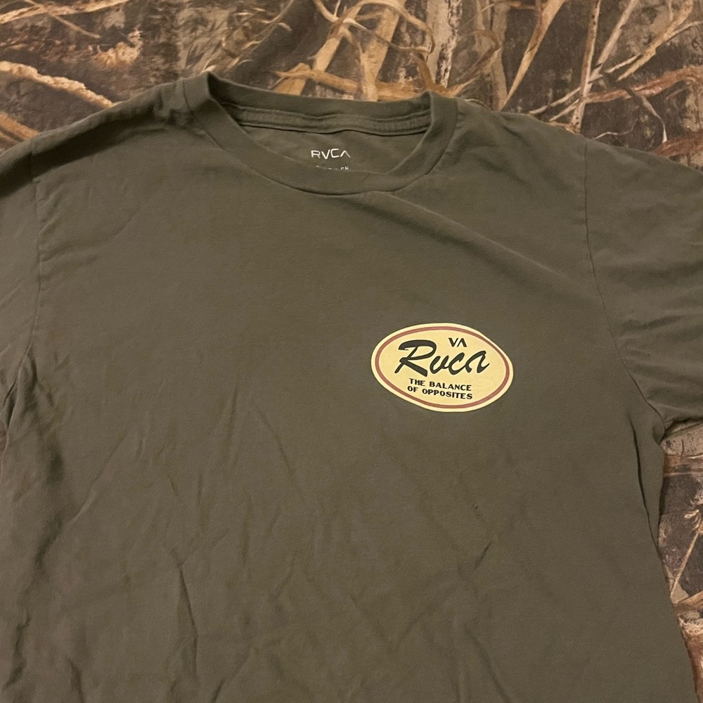 Men’s RVCA shirt